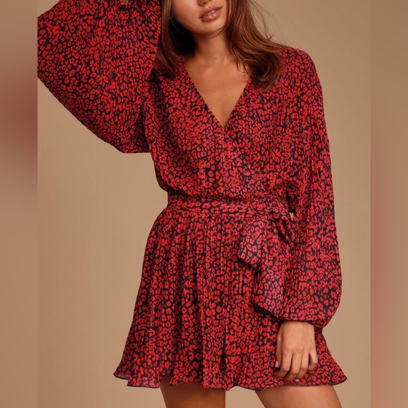 NWT lulus Camile Black and Red Leopard Print Pleated Romper - Picture 2 of 9